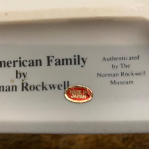 Norman Rockwell Porcelain Figure 1980 Wrapping Christmas Presents made in Japan - Picture 9 of 10